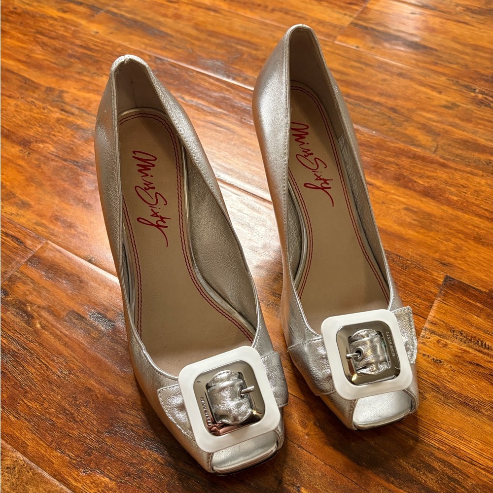 Elegant Silver Women's Shoes with Buckle